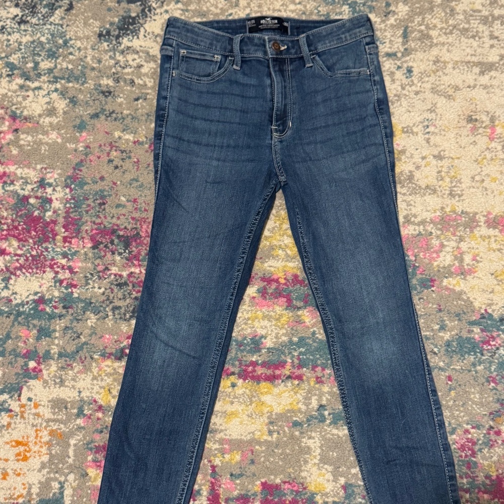 Hollister Medium-wash  high-rise Super Skinny Soft stretch Jeans size 3S/2S